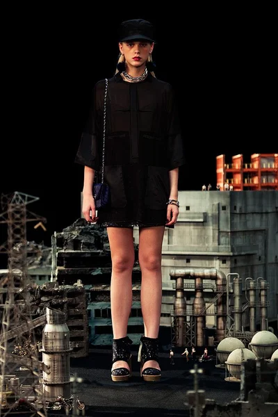 Look 10